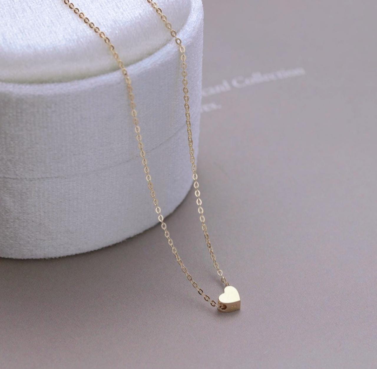 14k solid gold heart necklace sweet lovely gold necklace. vintage style antique style.