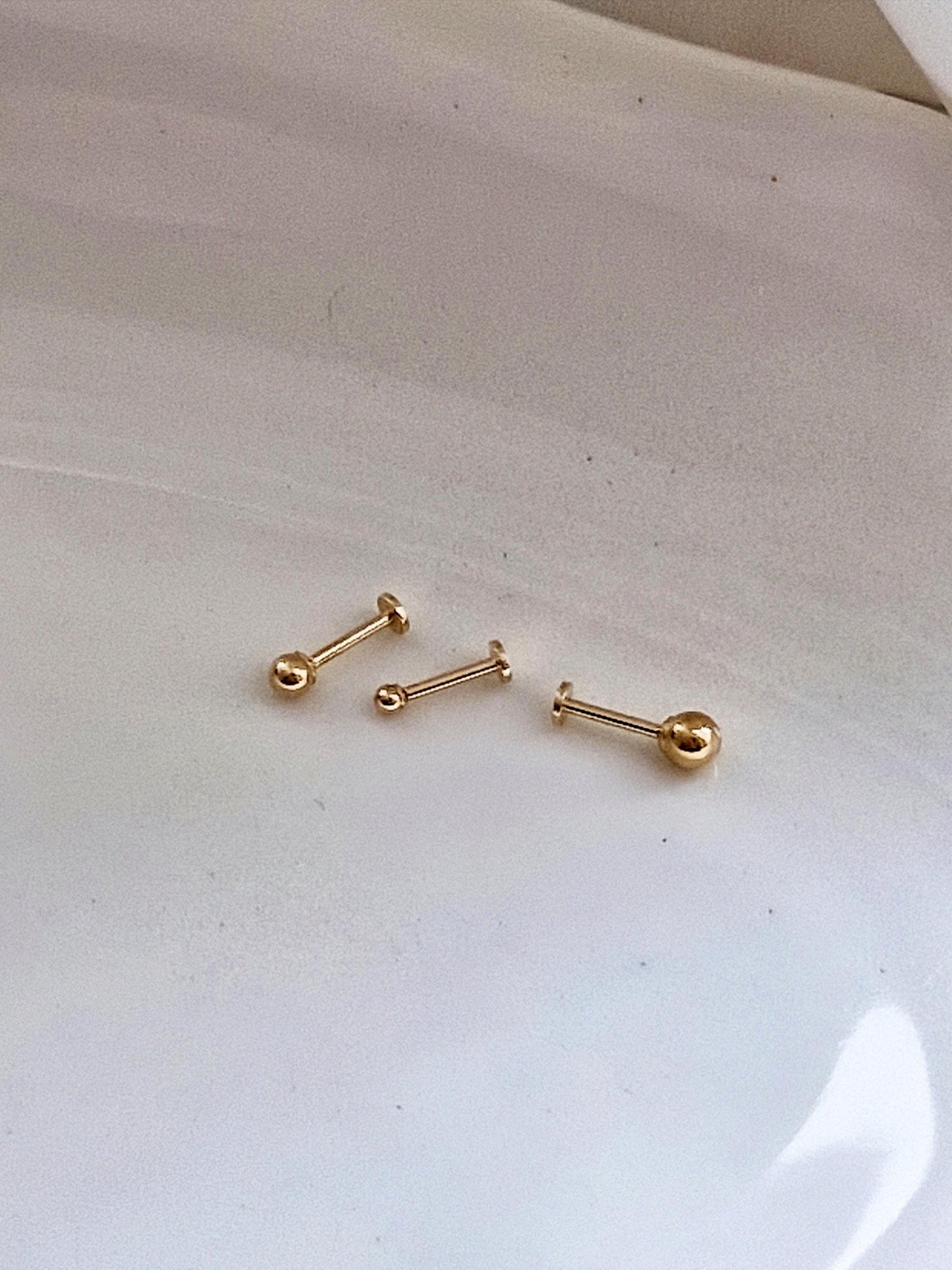 14k solid gold labret piercing. ball labret piercing. flat screw back.