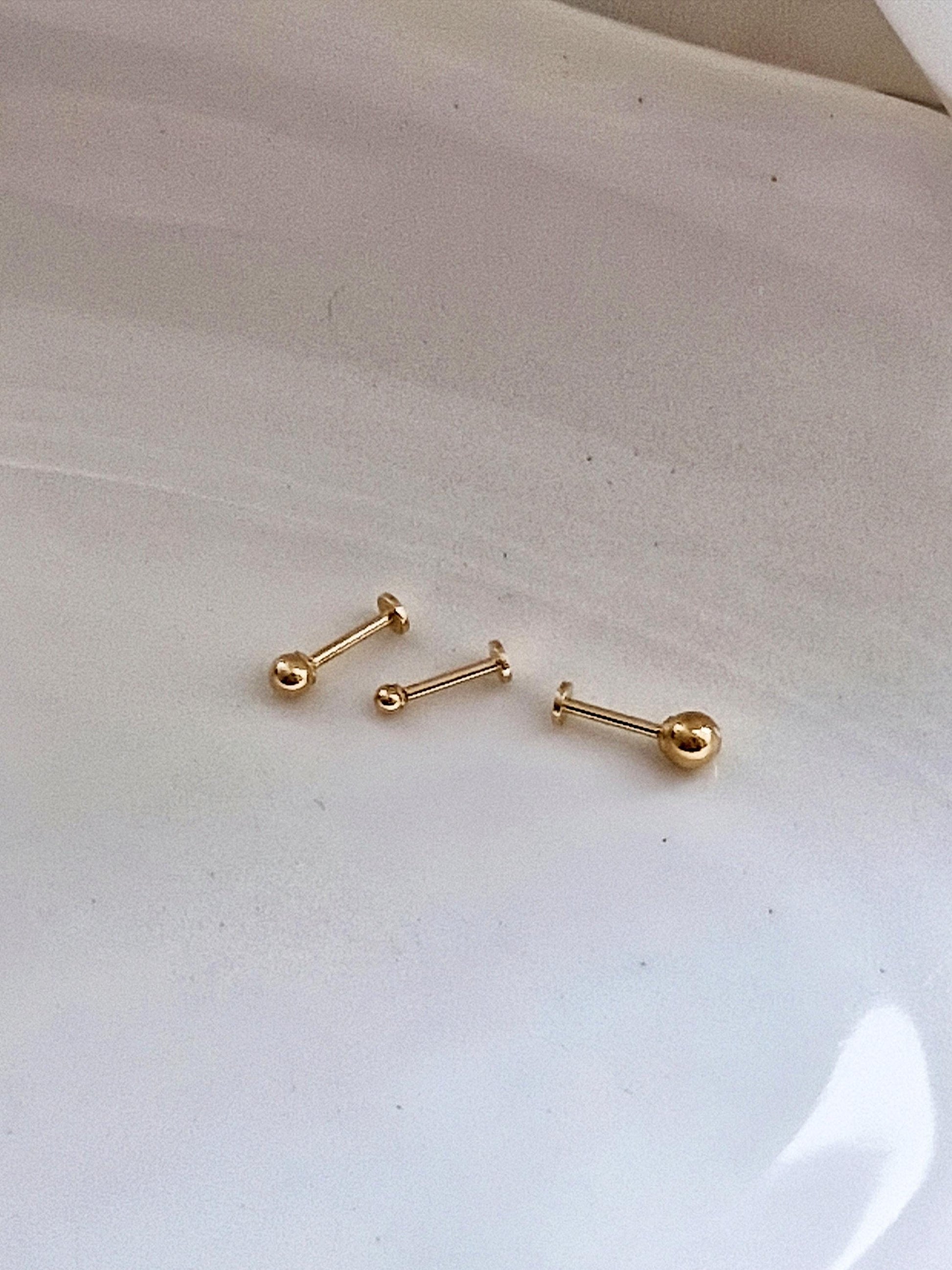 14k solid gold labret piercing. ball labret piercing. flat screw back.