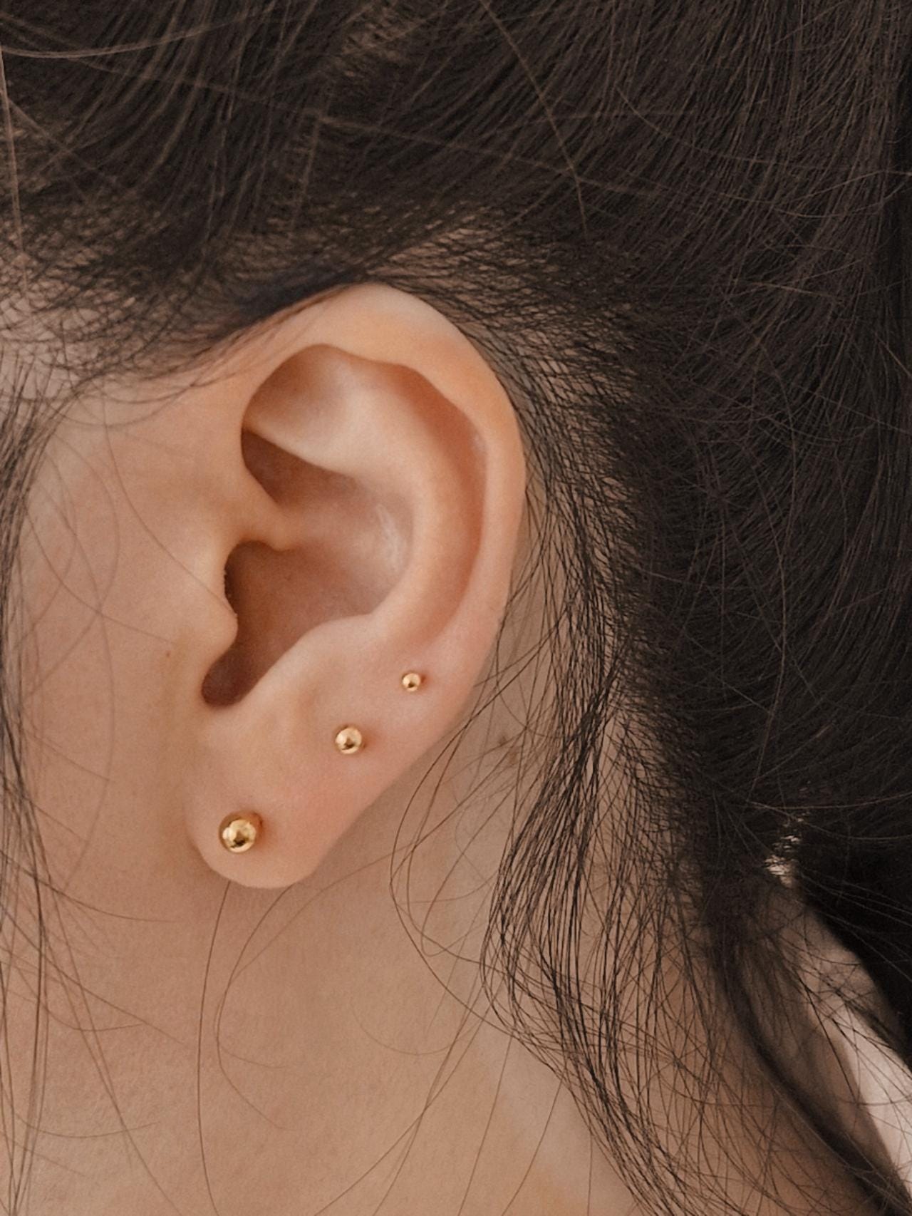 14k solid gold labret piercing. ball labret piercing. flat screw back.