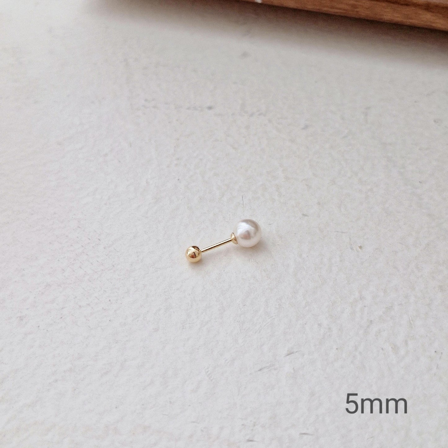 14k solid gold pearl screwball earrings barbell stud piercing. 3mm 4mm 5mm pearl earrings piercing. 21G. Swarovski, freshwater real pearl.