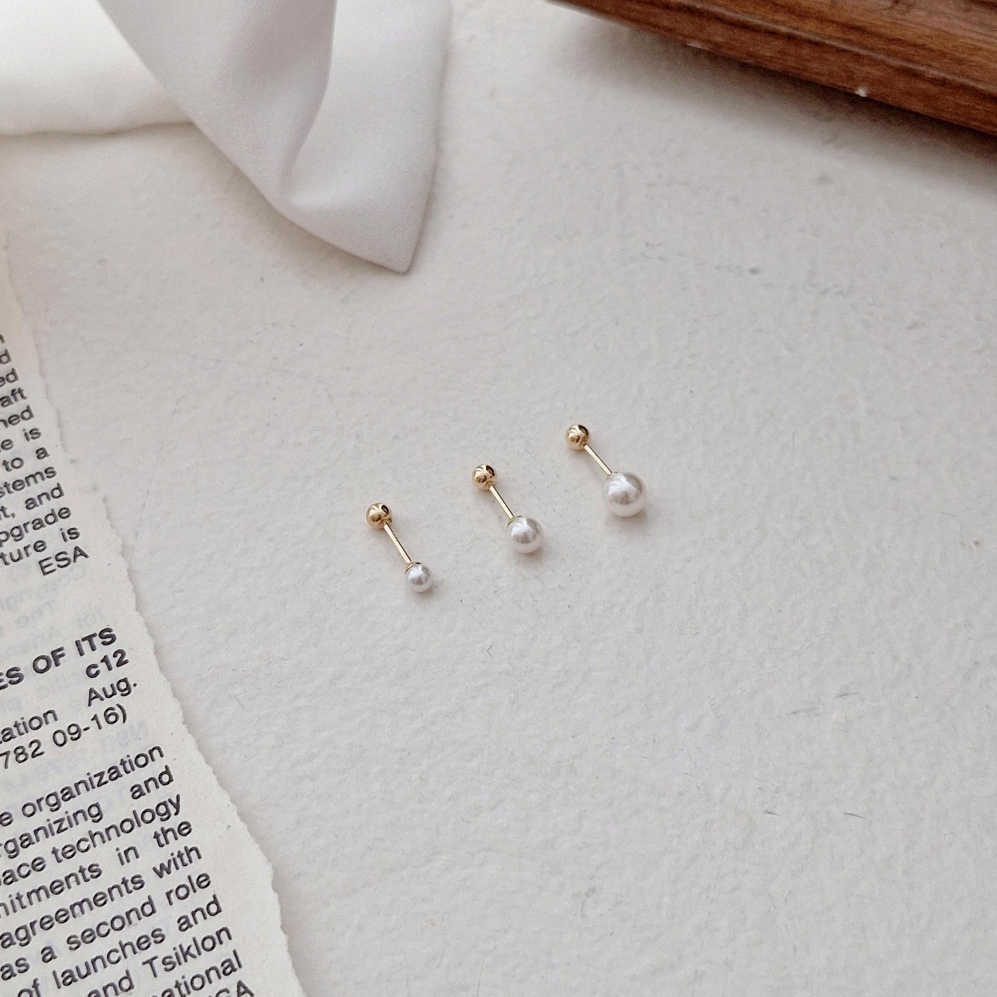 14k solid gold pearl screwball earrings barbell stud piercing. 3mm 4mm 5mm pearl earrings piercing. 21G. Swarovski, freshwater real pearl.