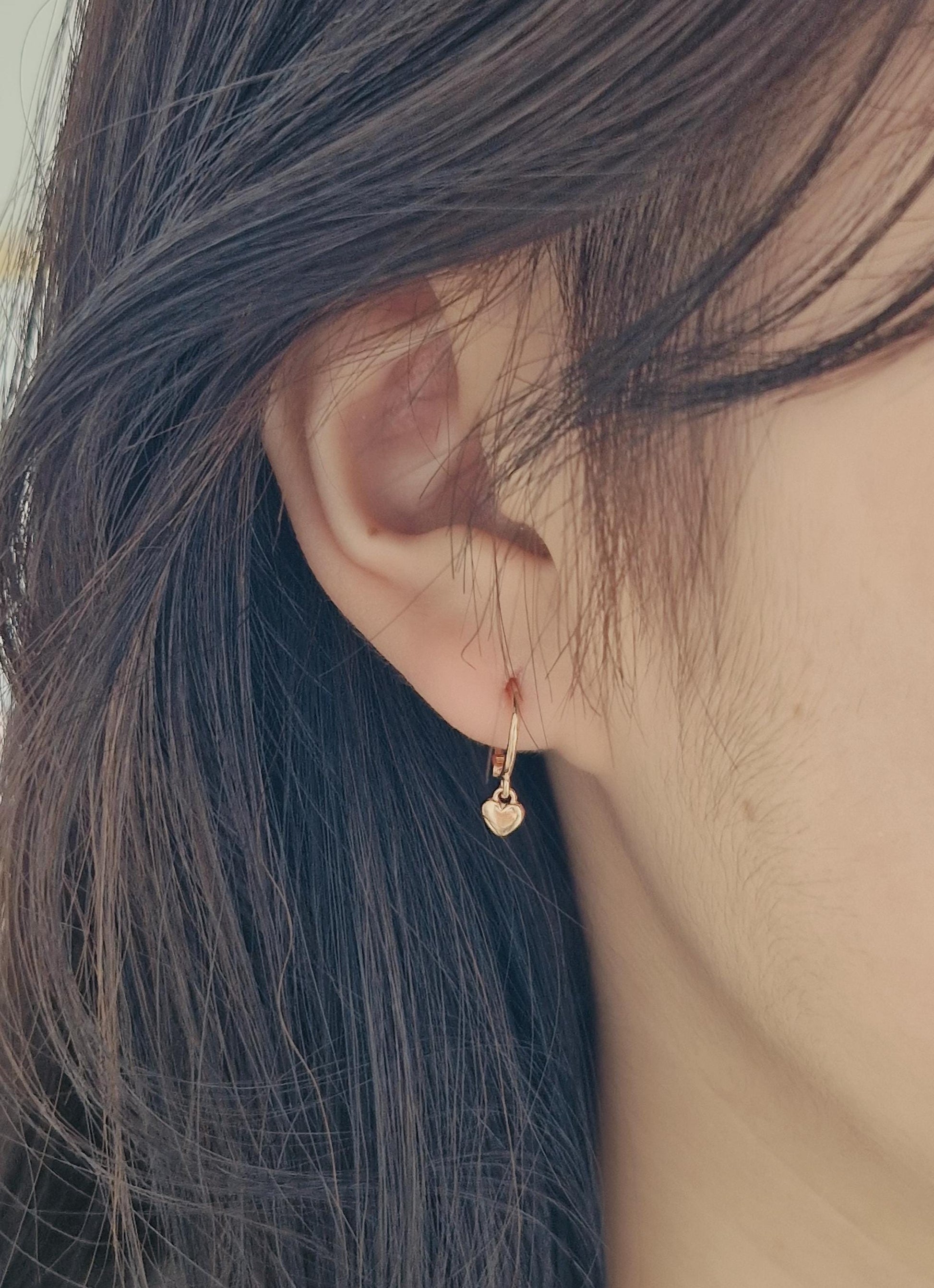 mini heart dangle sterling silver gold rosegold dangle earring. huggie hoop earrings.
