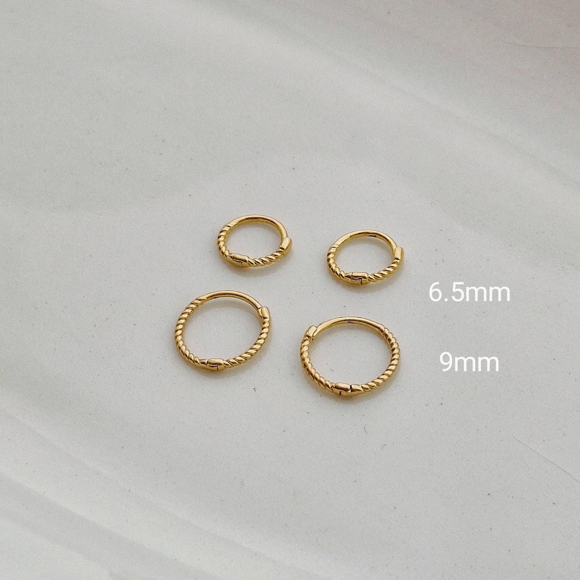 minimalist twist hoop earrings piercing sterling silver. slim Dainty huggie. 925 sterling silver gold plated.6.5mm 9mm. Hinged Clicker.