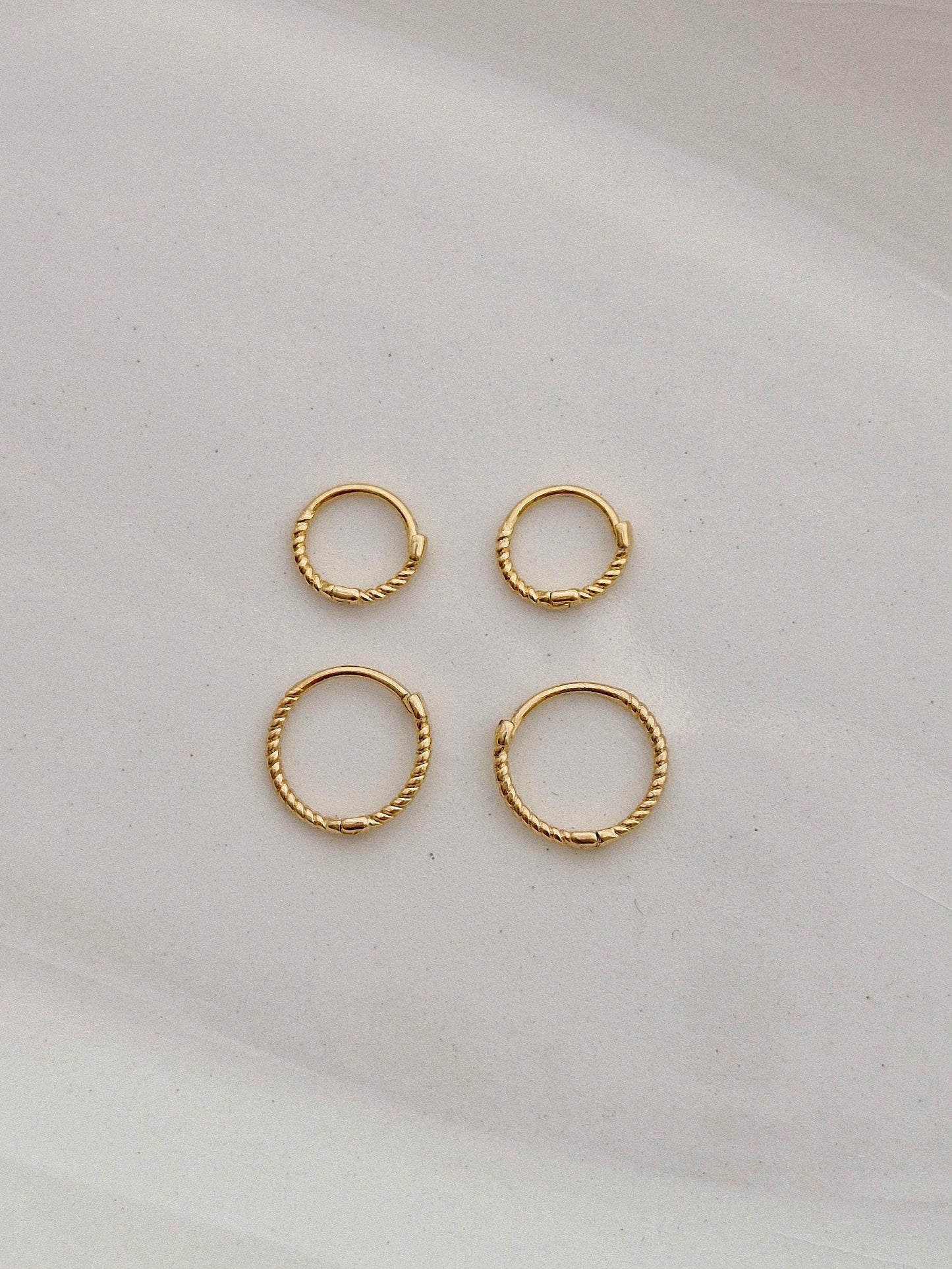 minimalist twist hoop earrings piercing sterling silver. slim Dainty huggie. 925 sterling silver gold plated.6.5mm 9mm. Hinged Clicker.