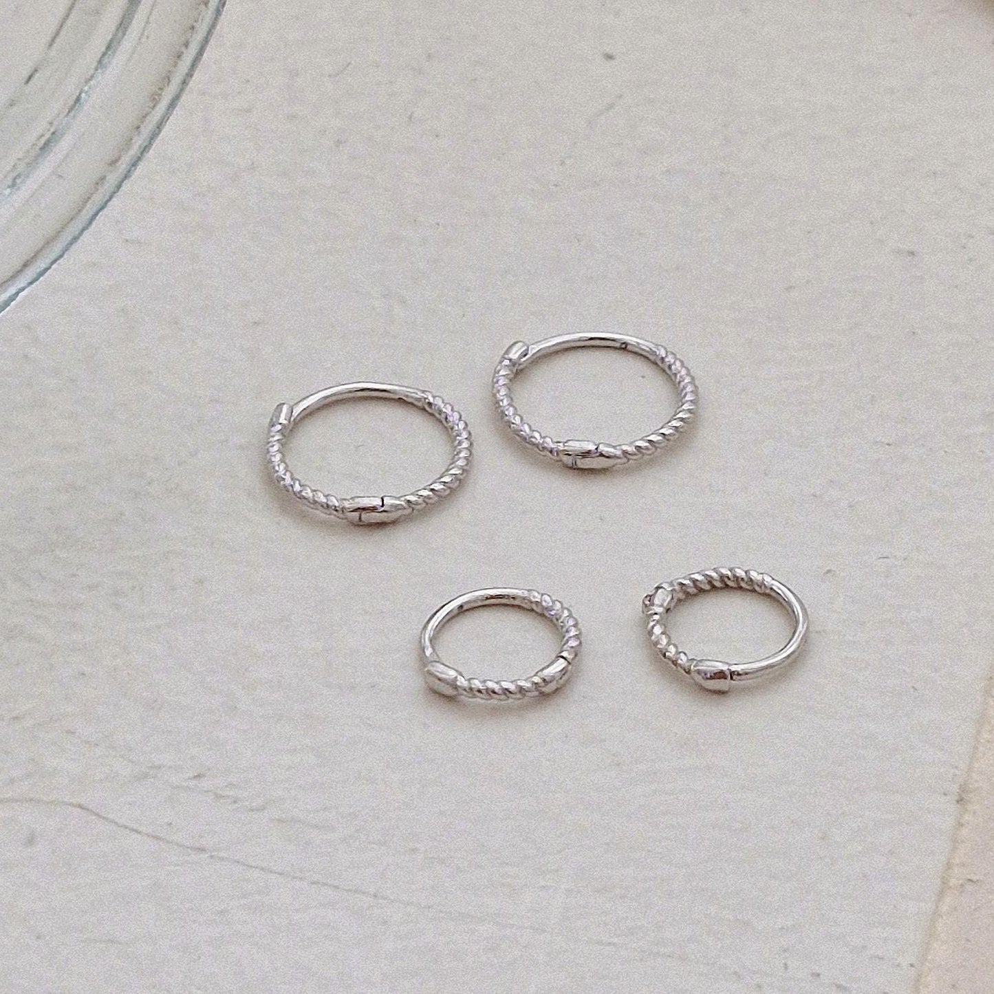 minimalist twist hoop earrings piercing sterling silver. slim Dainty huggie. 925 sterling silver gold plated.6.5mm 9mm. Hinged Clicker.