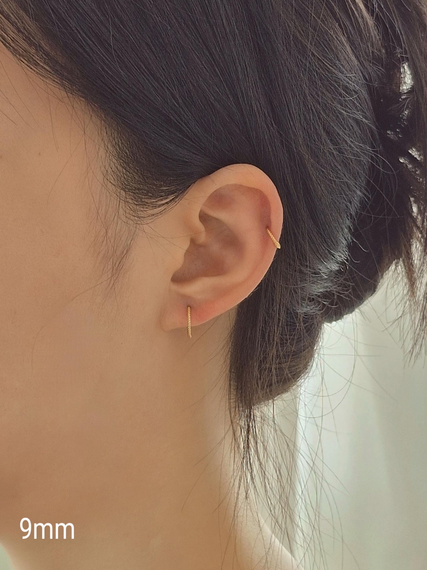 minimalist twist hoop earrings piercing sterling silver. slim Dainty huggie. 925 sterling silver gold plated.6.5mm 9mm. Hinged Clicker.