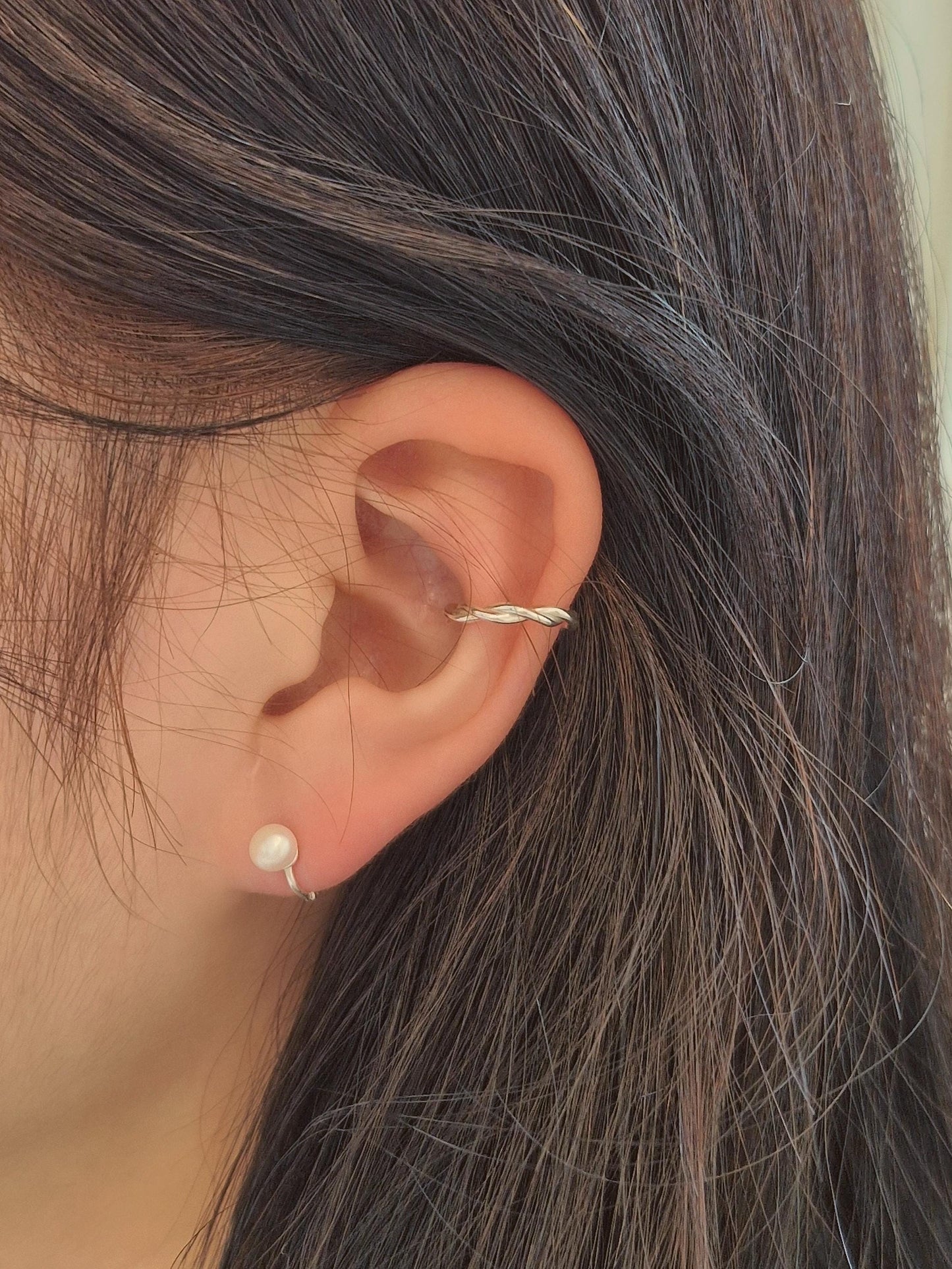 5mm freshwater pearl mini huggie hinged hoop sterling silver earrings. minimal huggie earrings. Price for pair.