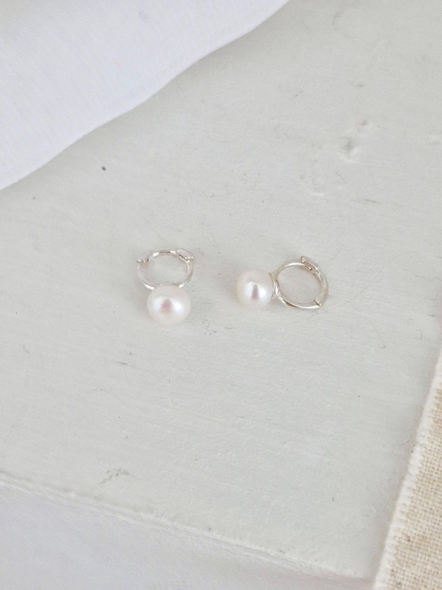 5mm freshwater pearl mini huggie hinged hoop sterling silver earrings. minimal huggie earrings. Price for pair.