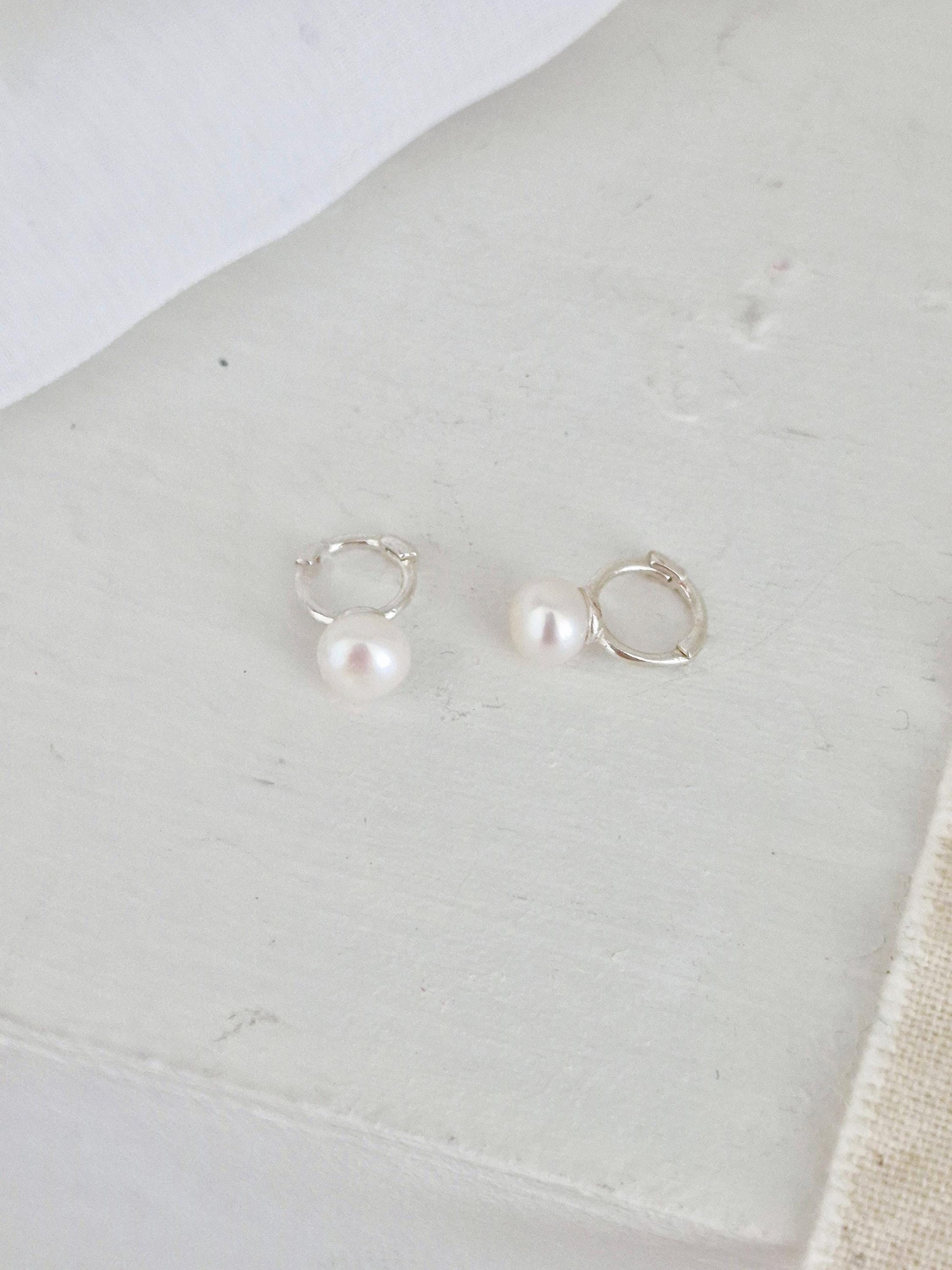 5mm freshwater pearl mini huggie hinged hoop sterling silver earrings. minimal huggie earrings. Price for pair.