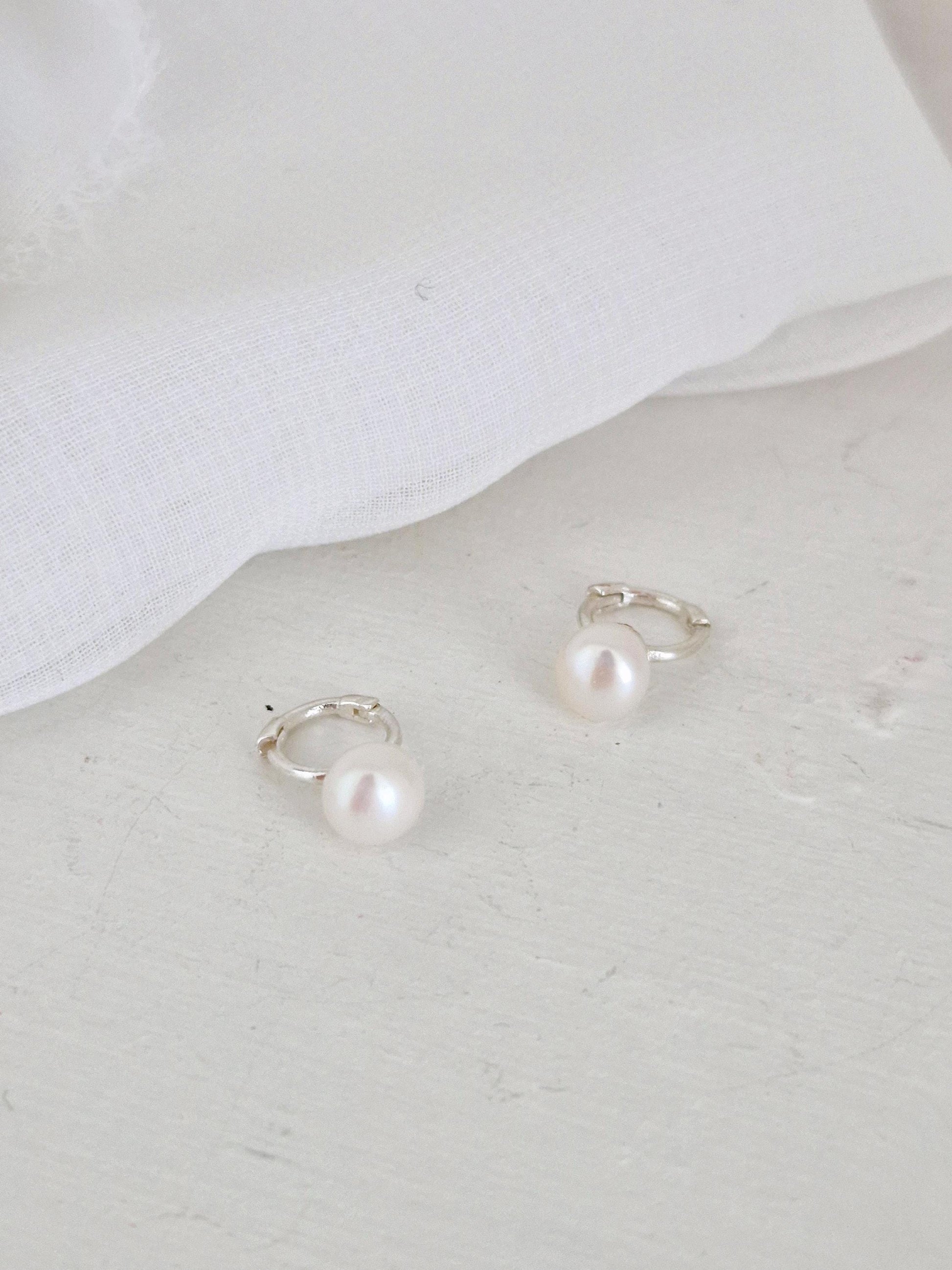5mm freshwater pearl mini huggie hinged hoop sterling silver earrings. minimal huggie earrings. Price for pair.