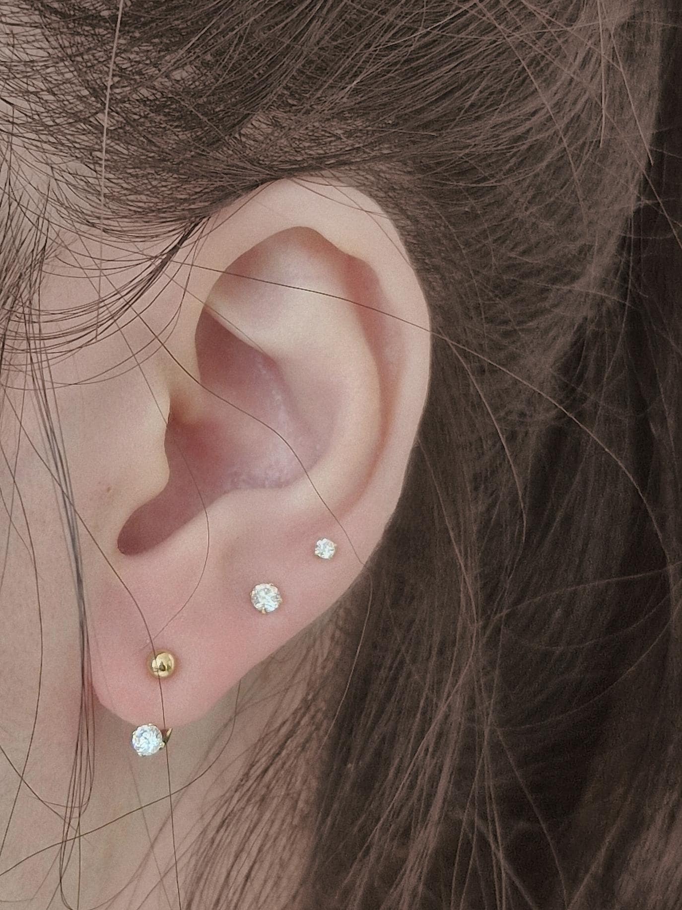 2mm 3mm lab diamond 14k labret piercing. solid gold 14k piercing. lab diamond piercing. flat back piercing.