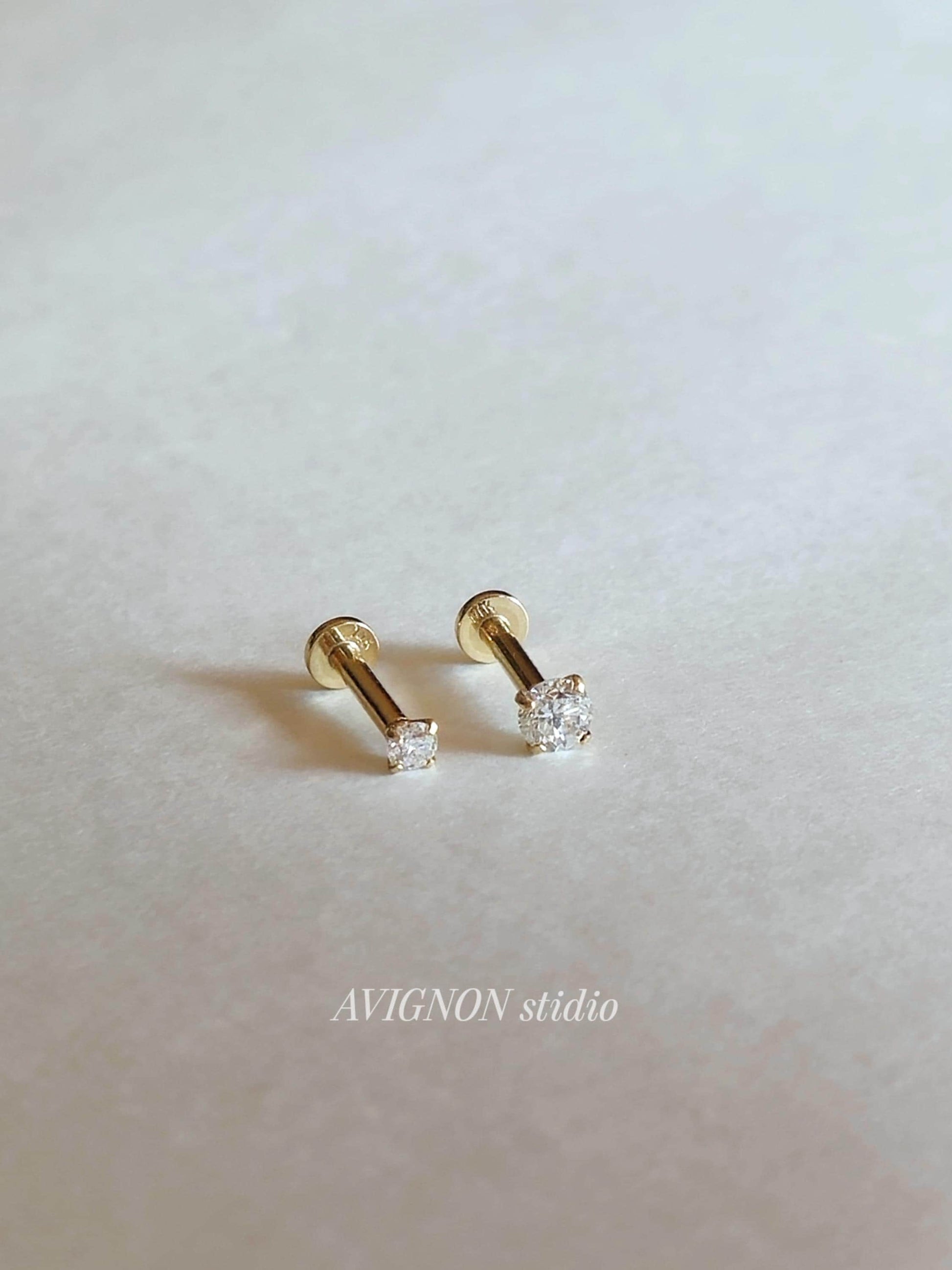 2mm 3mm lab diamond 14k labret piercing. solid gold 14k piercing. lab diamond piercing. flat back piercing.