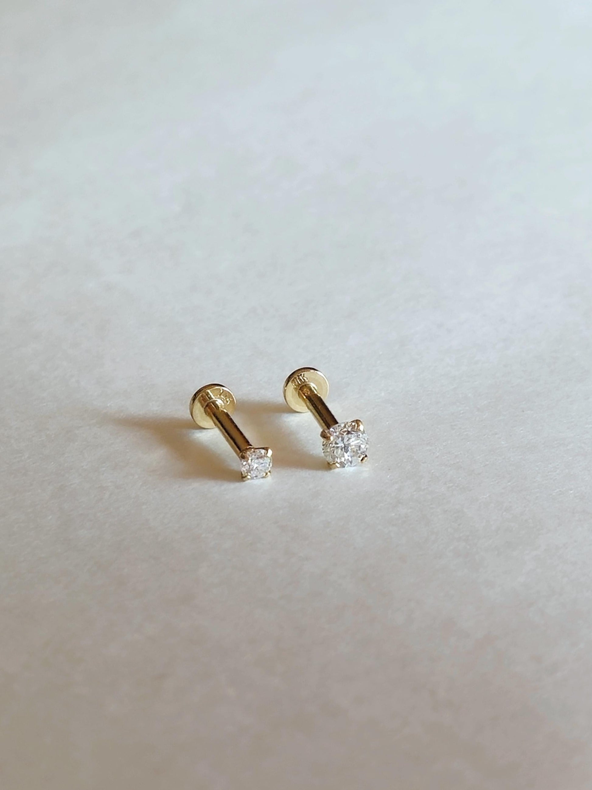 2mm 3mm lab diamond 14k labret piercing. solid gold 14k piercing. lab diamond piercing. flat back piercing.