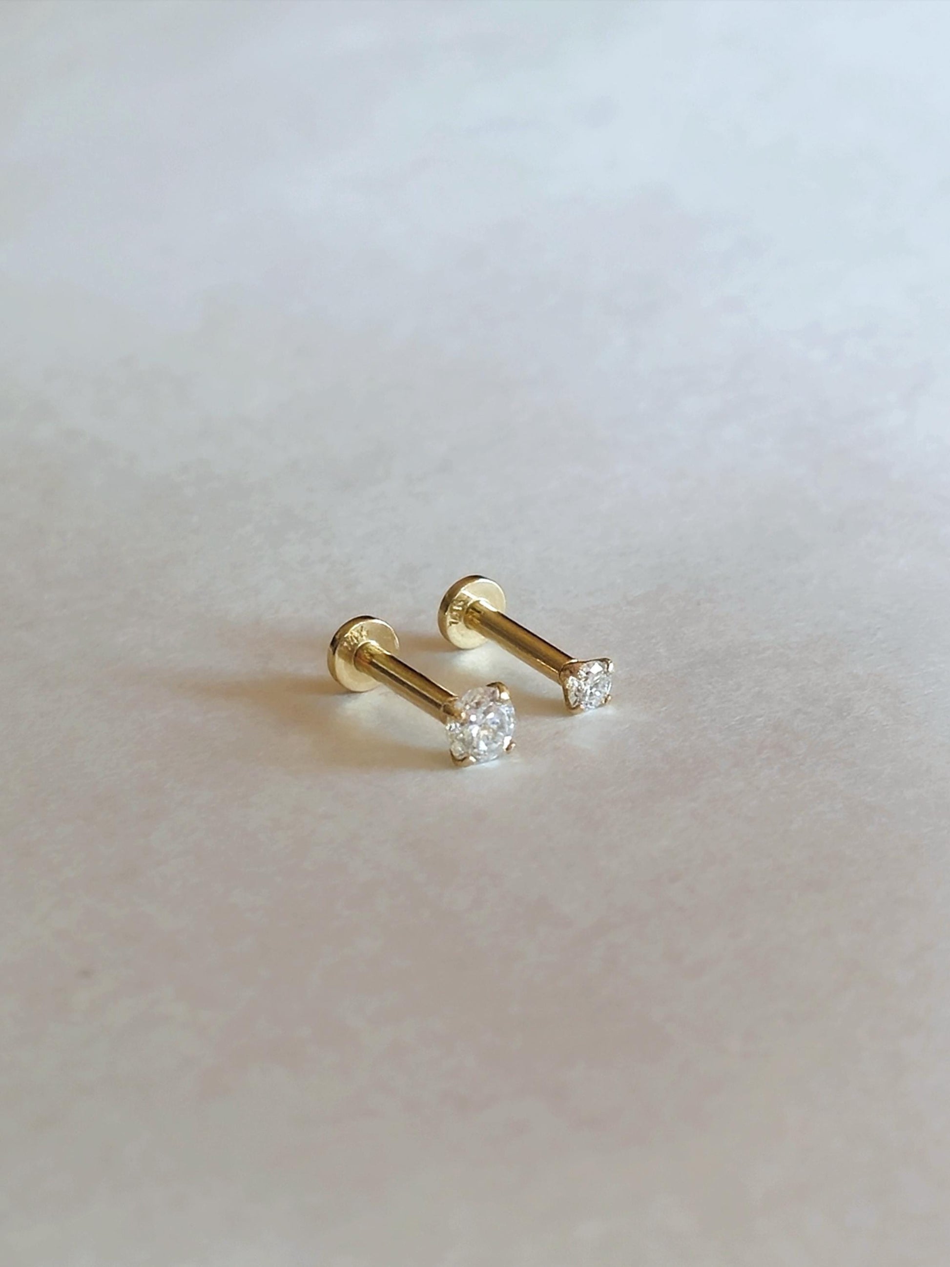 2mm 3mm lab diamond 14k labret piercing. solid gold 14k piercing. lab diamond piercing. flat back piercing.