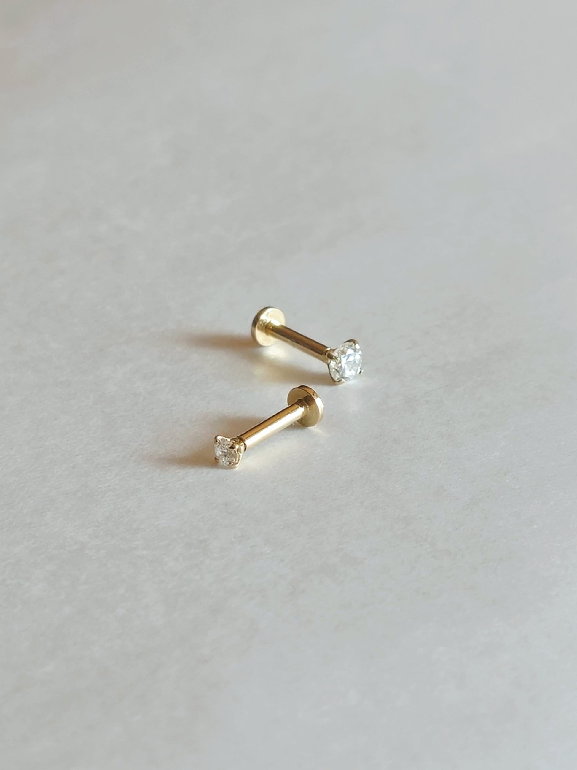 2mm 3mm lab diamond 14k labret piercing. solid gold 14k piercing. lab diamond piercing. flat back piercing.