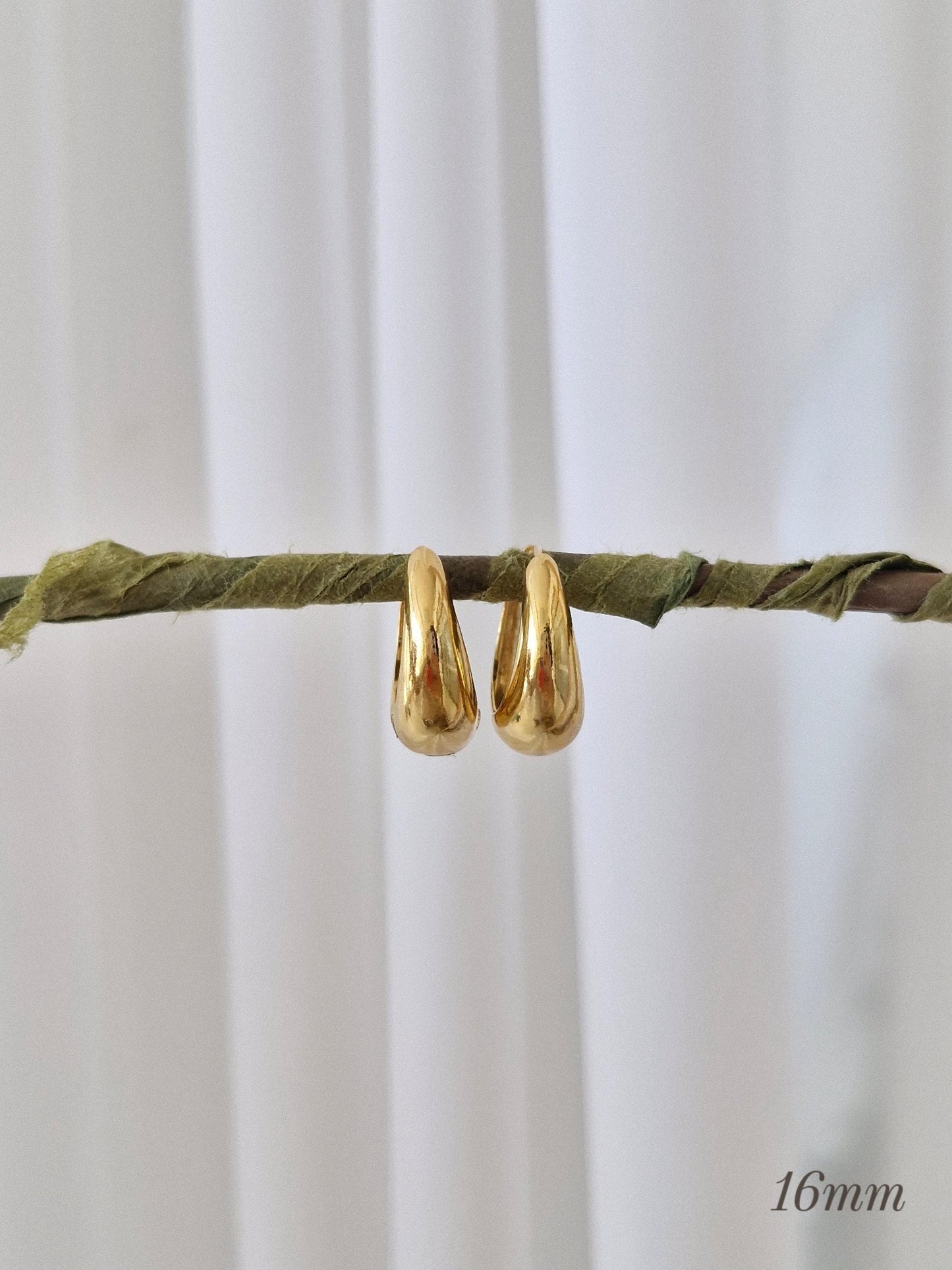 12mm 14mm 16mm 18mm Hinged Teardrop Hoop Earrings. 925 Sterling Silver Gold Plated, Minimalist Chunky Huggie Hoops. Price for pair.