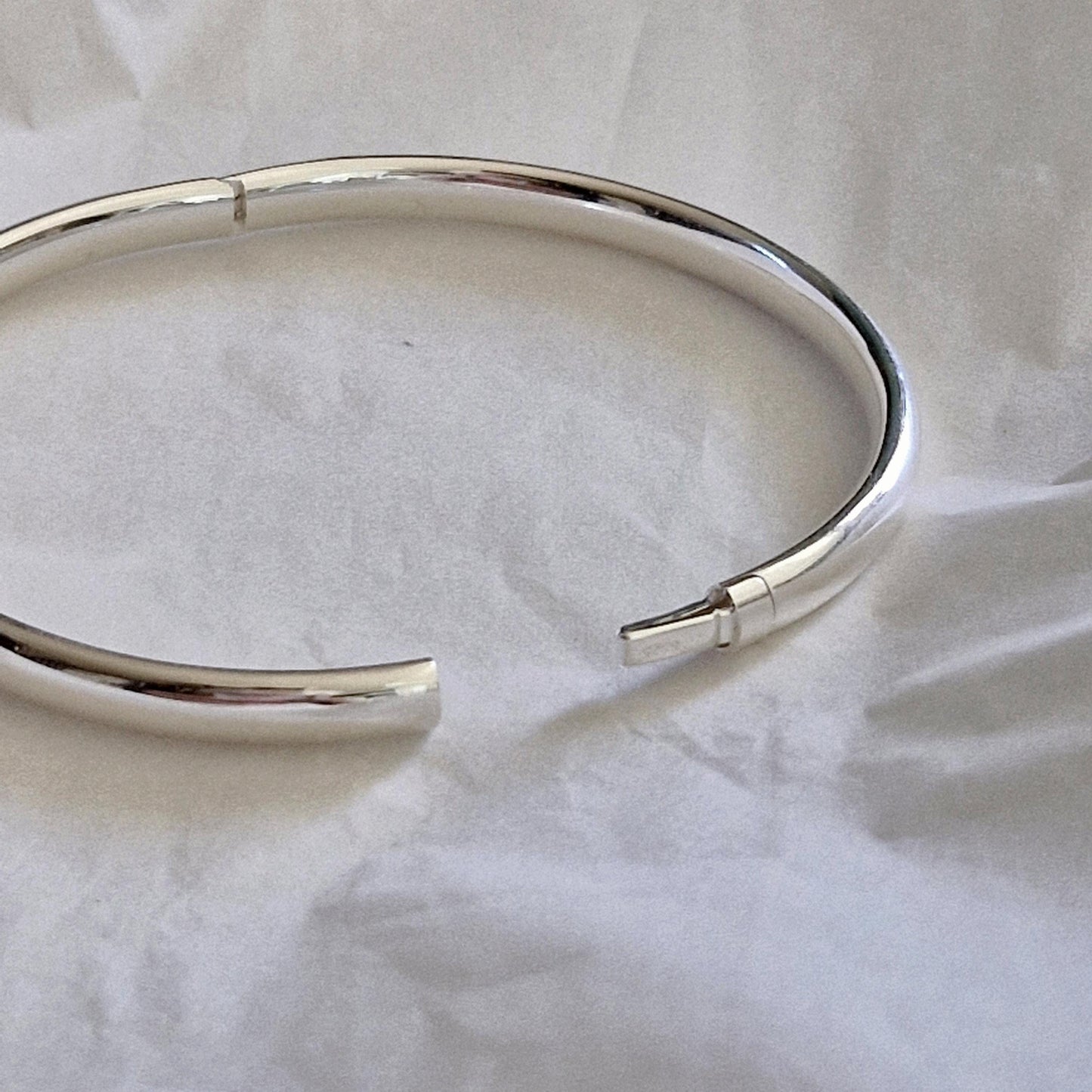 open close Hinged Round bangle bracelet 925 silver sterling. circle type.