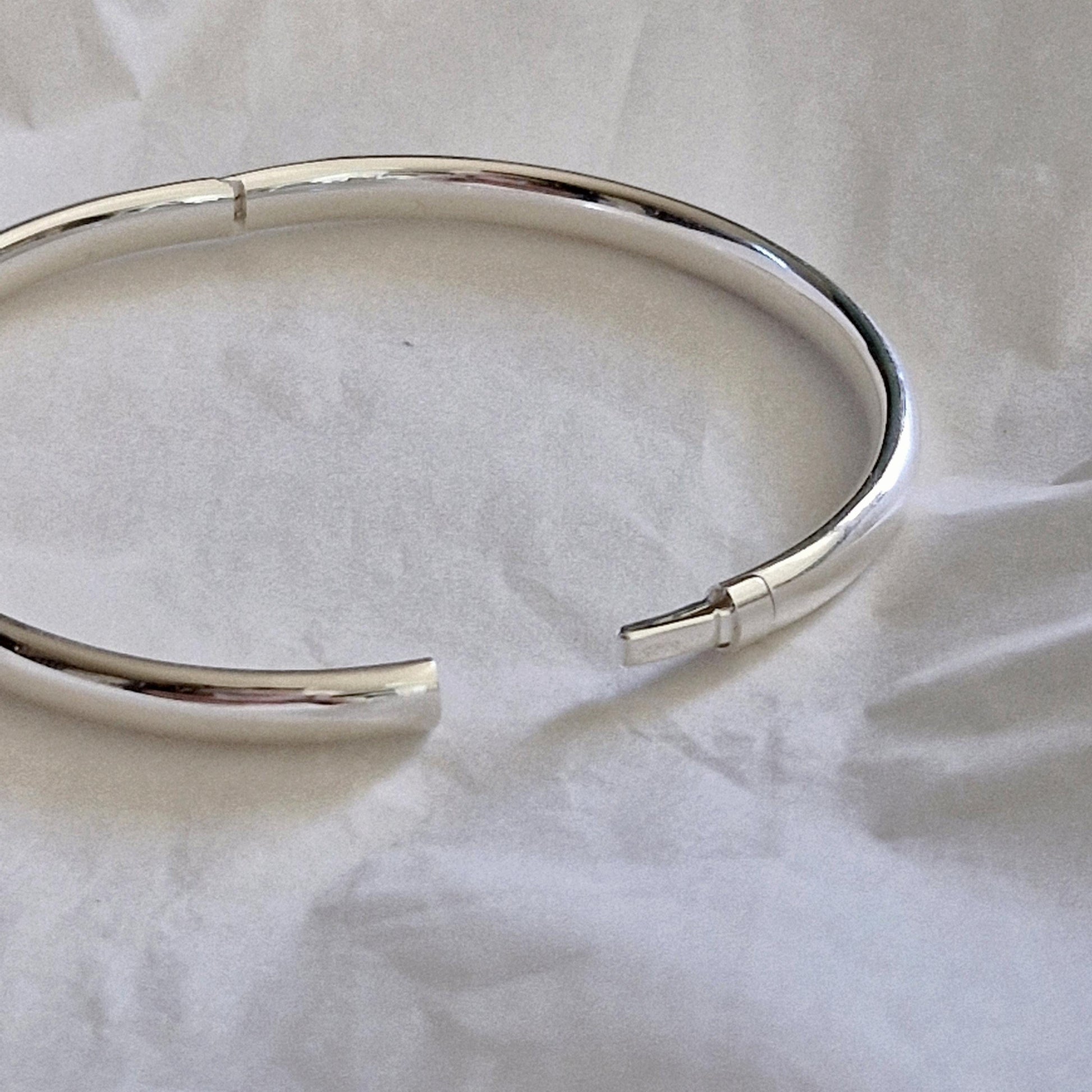 open close Hinged Round bangle bracelet 925 silver sterling. circle type.