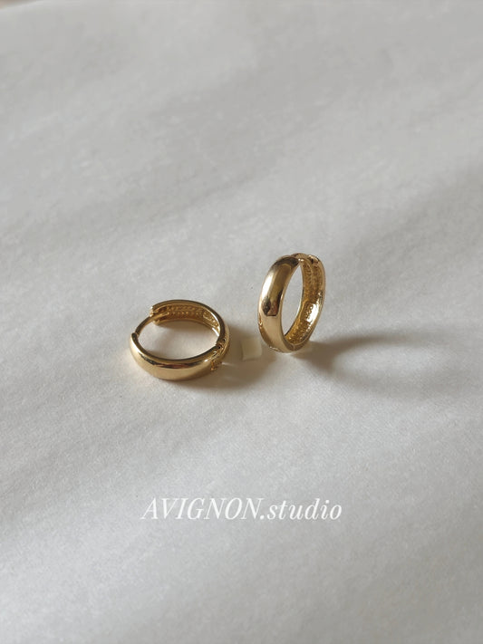 Minimal sterling silver hoop earrings.