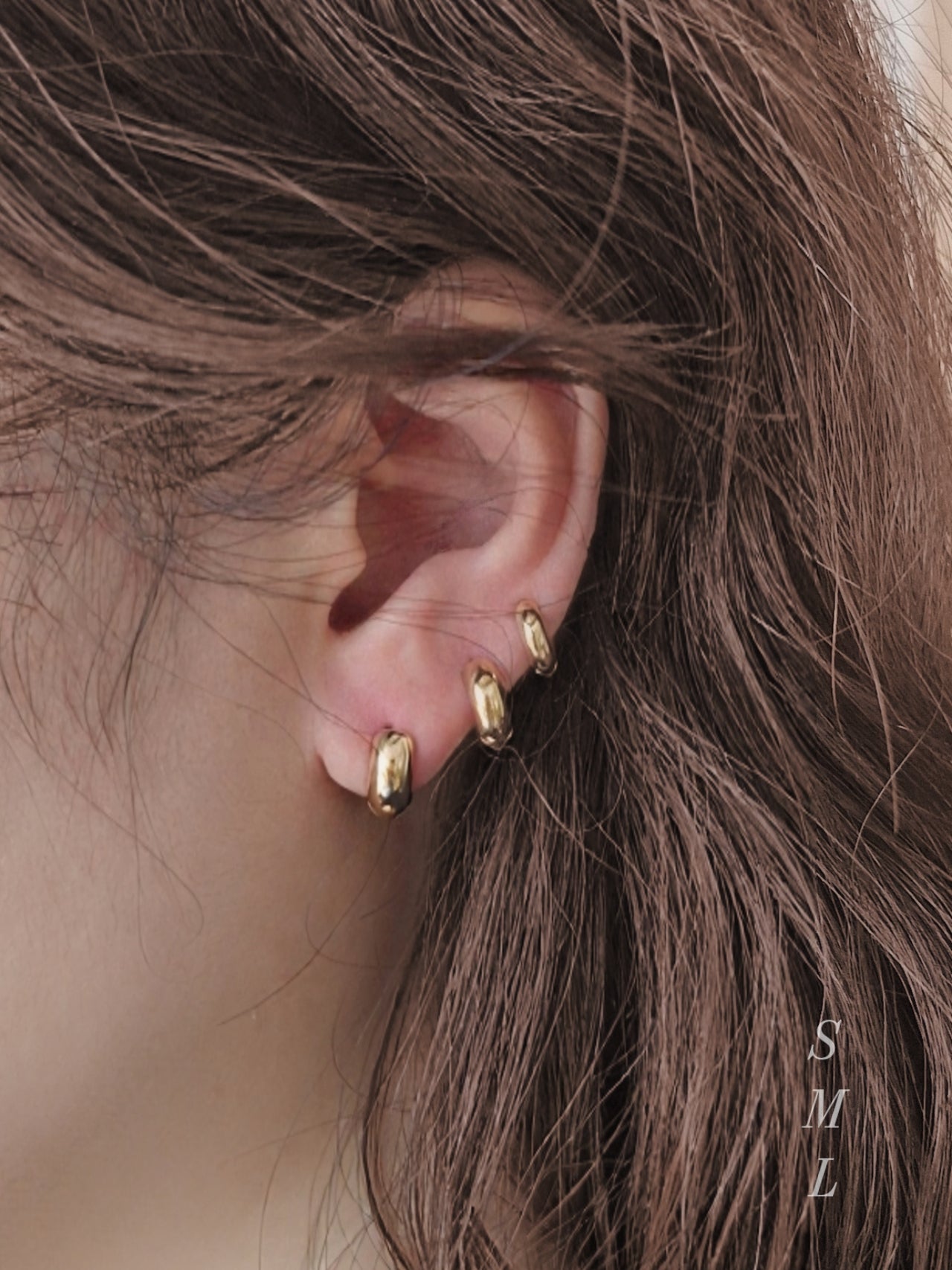 14K solid gold Snug-fitting huggie style earring  that sits close to the ear.