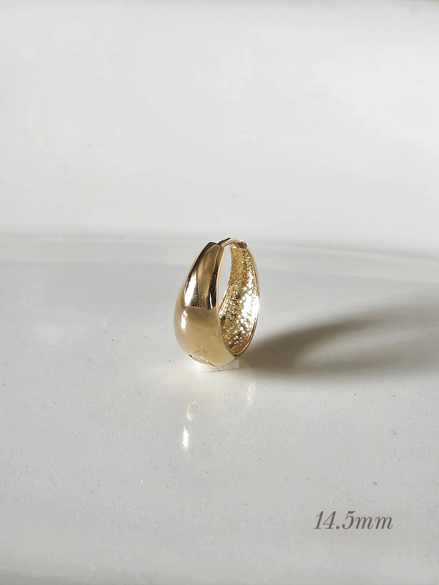 14k 18k solid gold Small tiny teardrop huggie earrings. Dainty hinge earrings.