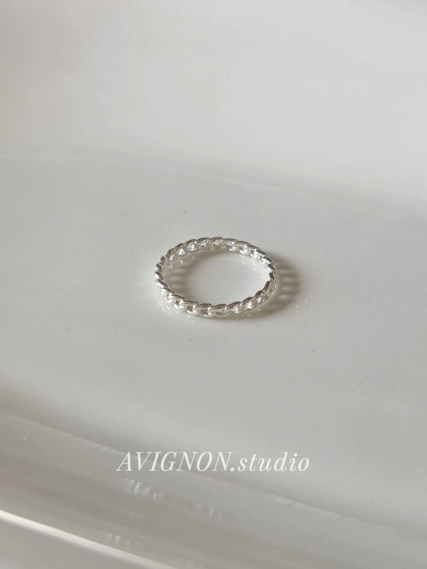 Chain Ring. Minimal Interlocking Band, Everyday Stacking Ring. sterling silver, 14K