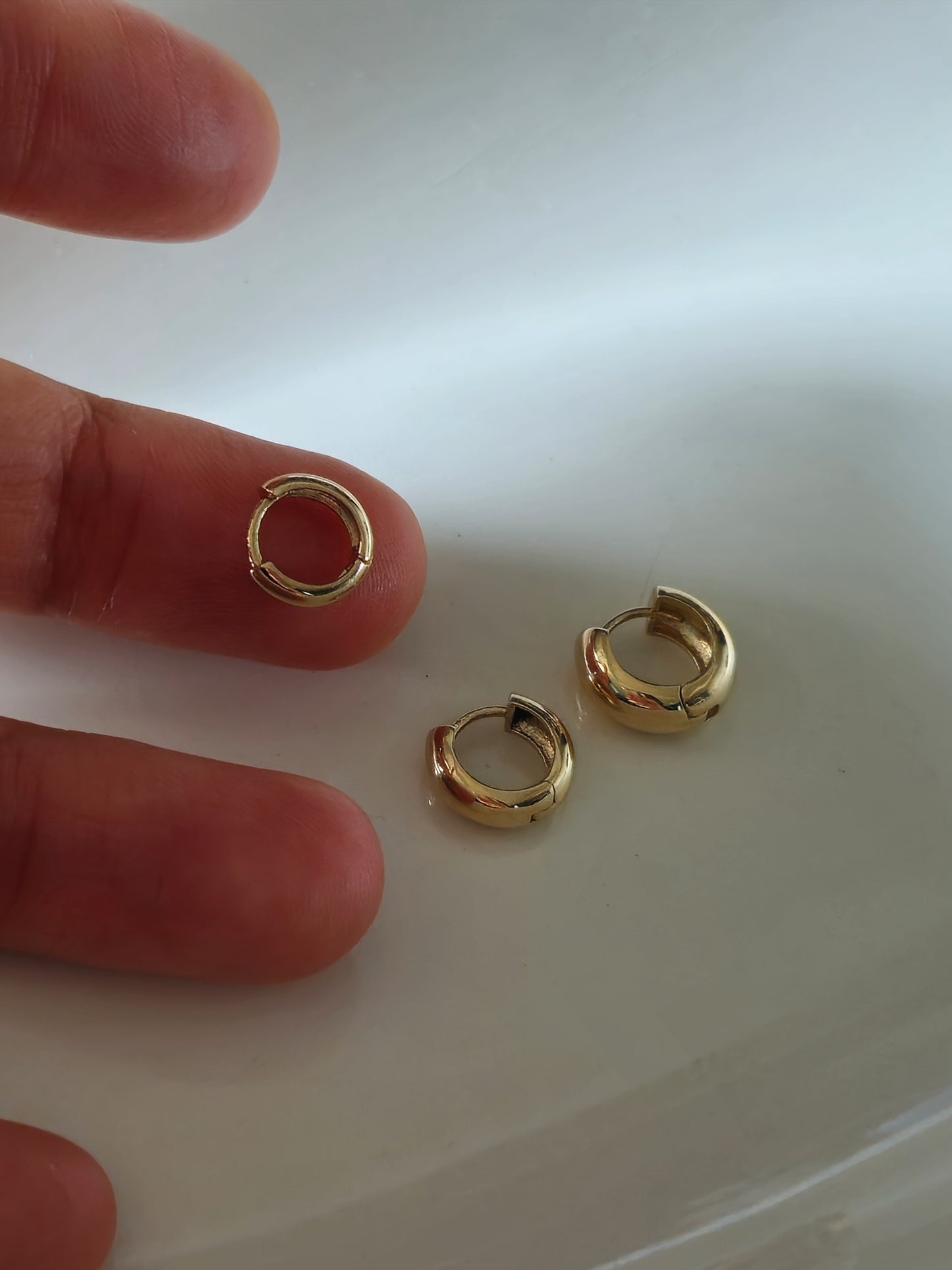 14K solid gold Snug-fitting huggie style earring  that sits close to the ear.