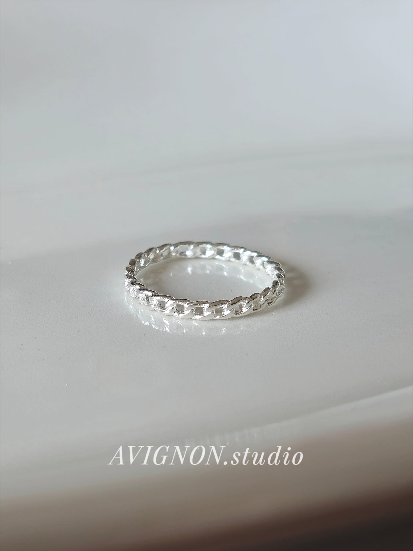 Chain Ring. Minimal Interlocking Band, Everyday Stacking Ring. sterling silver, 14K