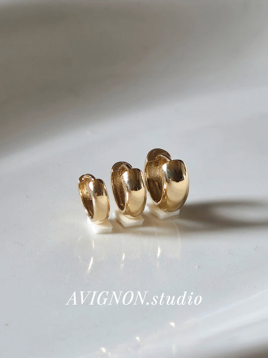 14K solid gold Snug-fitting huggie style earring  that sits close to the ear.