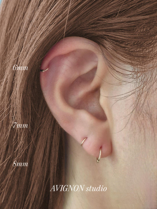 sleek Thin slim 14k solid gold Hinged clicker.