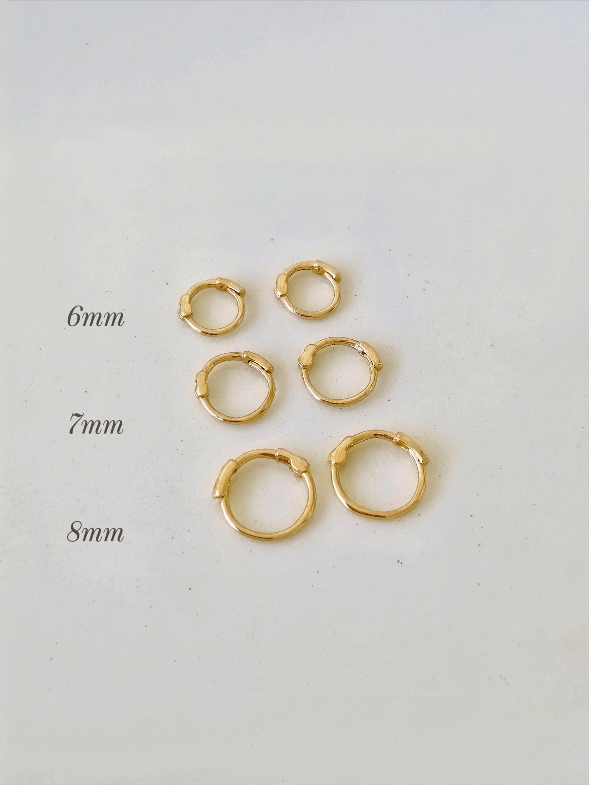 sleek Thin slim 14k solid gold Hinged clicker.
