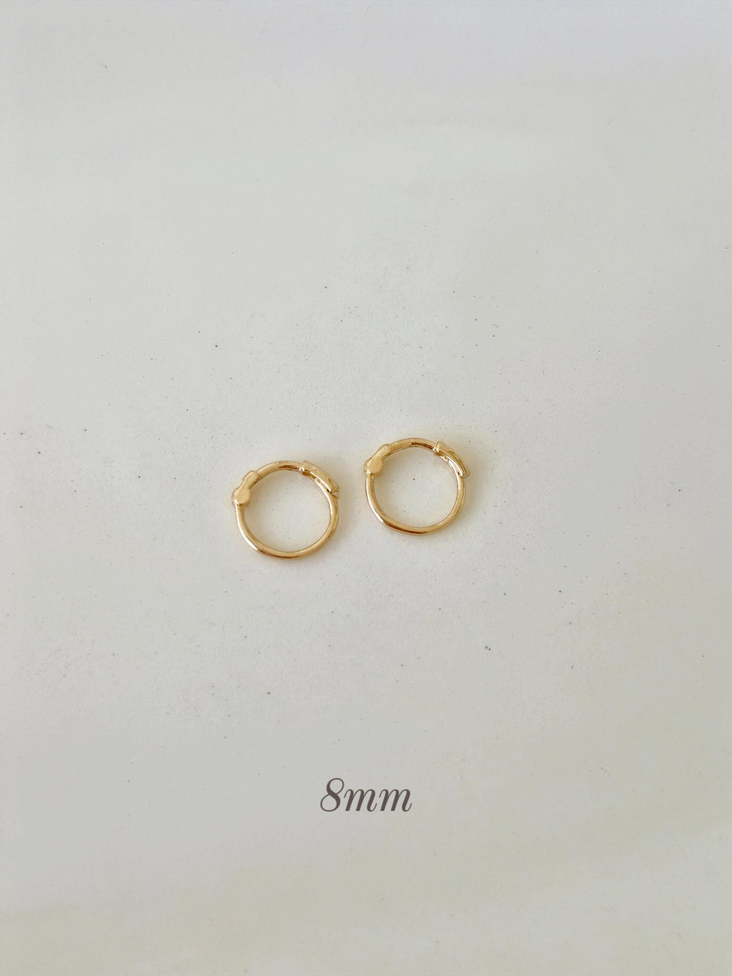 sleek Thin slim 14k solid gold Hinged clicker.