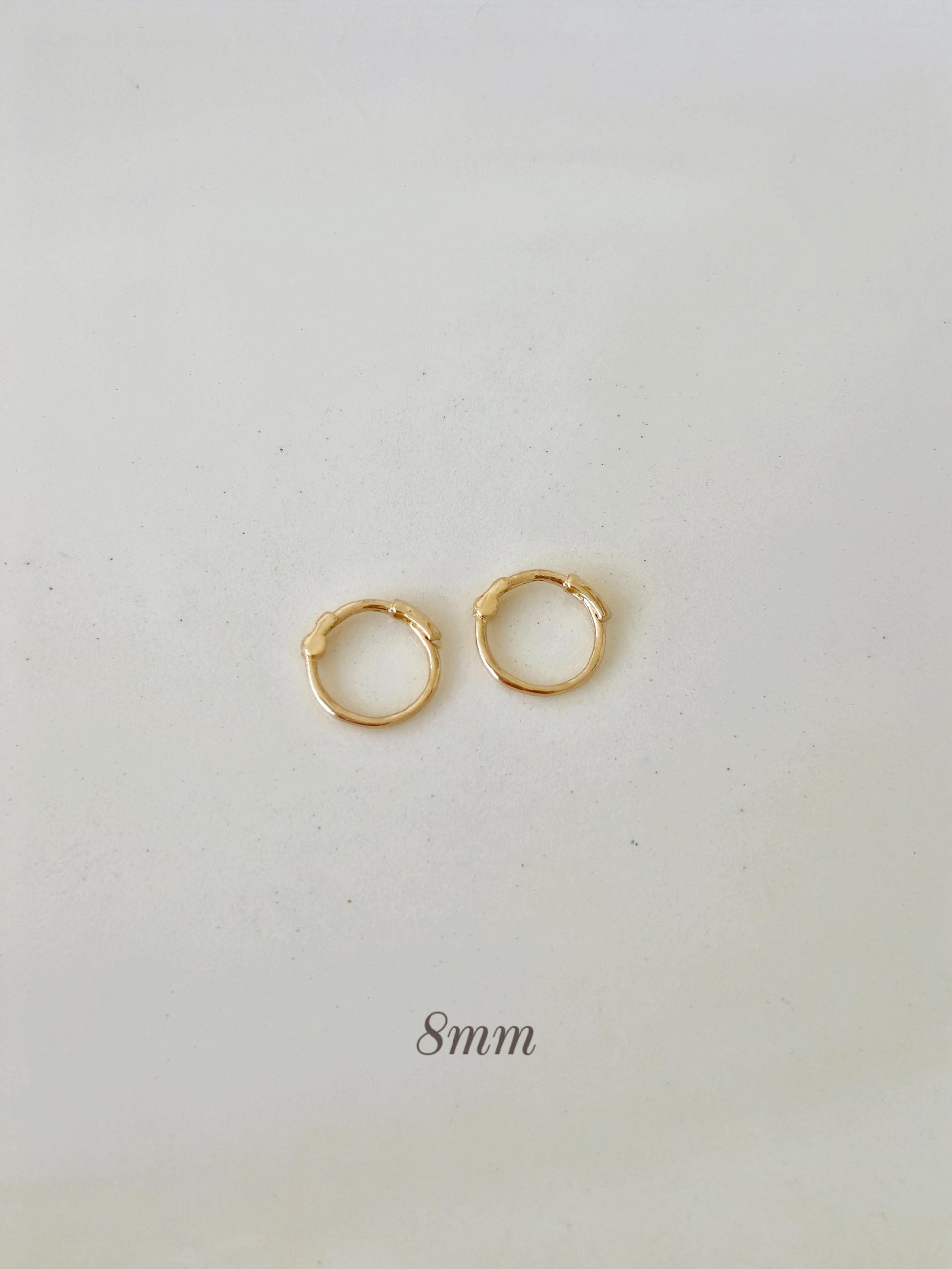sleek Thin slim 14k solid gold Hinged clicker.