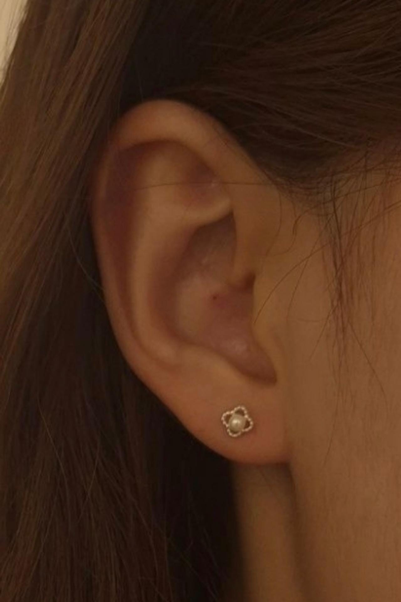tiny pearl stud earrings silver gold plated rose gold earrings. sterling silver. price for one pair.