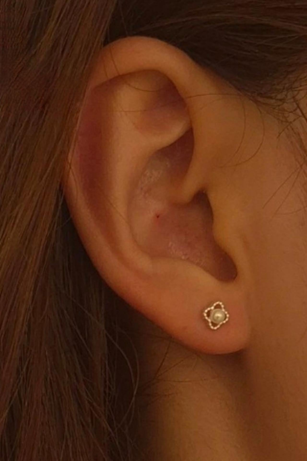 tiny pearl stud earrings silver gold plated rose gold earrings. sterling silver. price for one pair.
