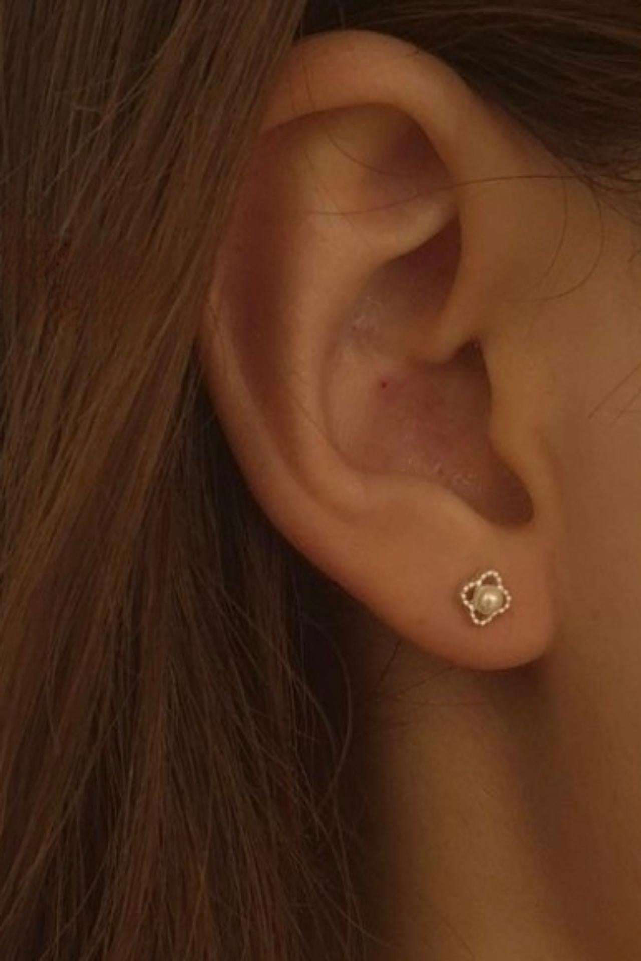 tiny pearl stud earrings silver gold plated rose gold earrings. sterling silver. price for one pair.