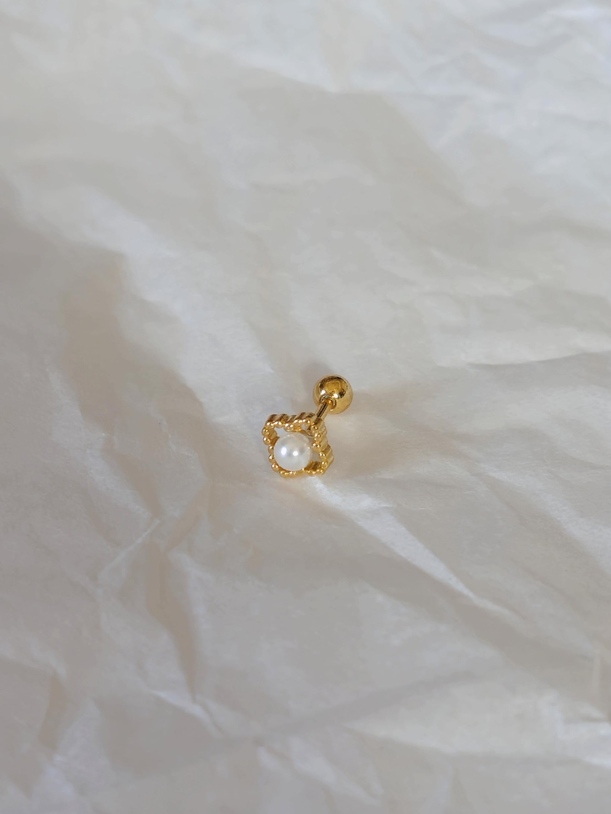 tiny pearl stud earrings silver gold plated rose gold earrings. sterling silver. price for one pair.