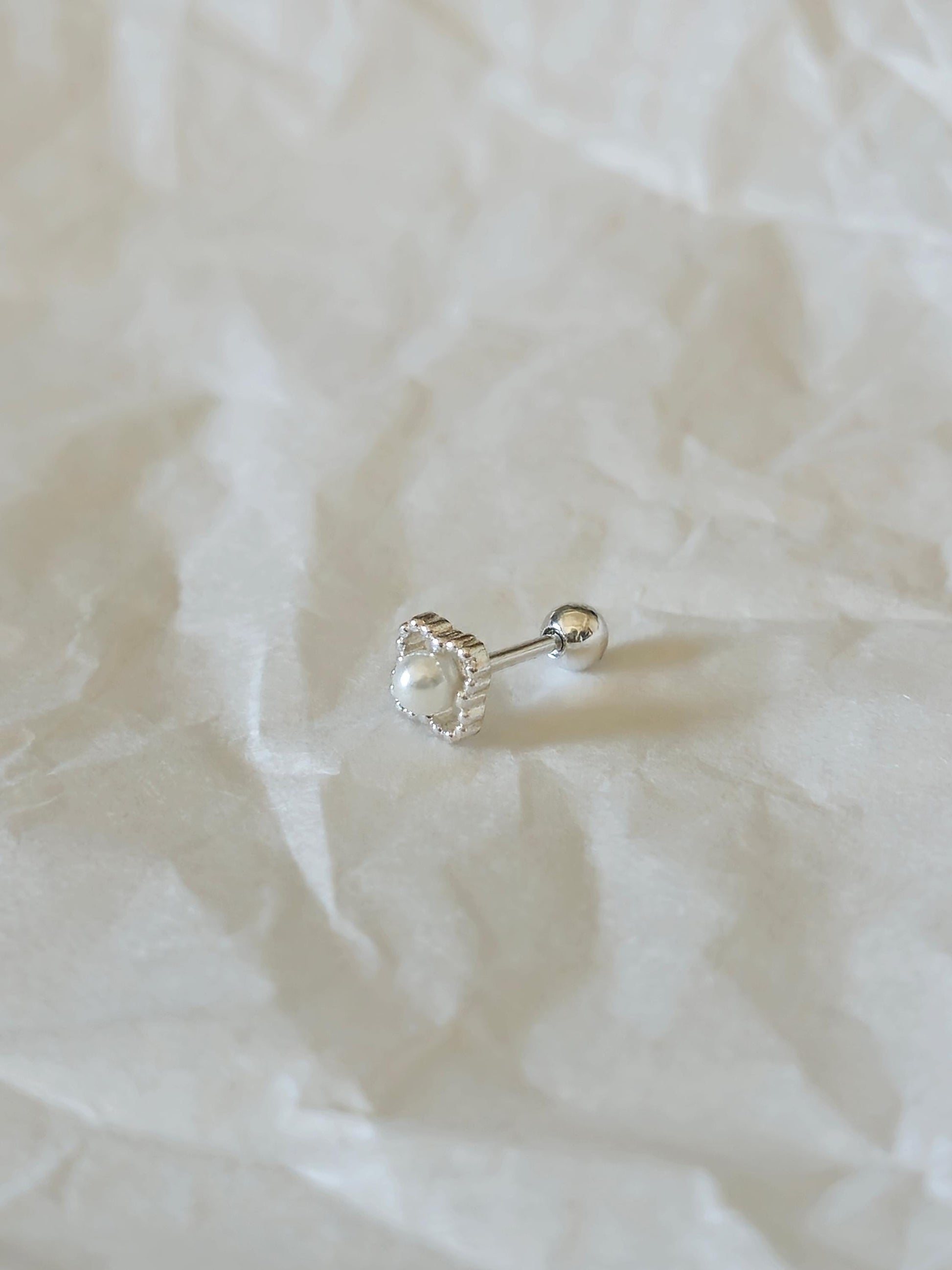 tiny pearl stud earrings silver gold plated rose gold earrings. sterling silver. price for one pair.